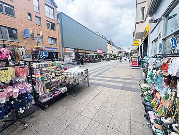 Foto 2 von 4 — Wohn- und Geschäftshaus in zentraler Lage