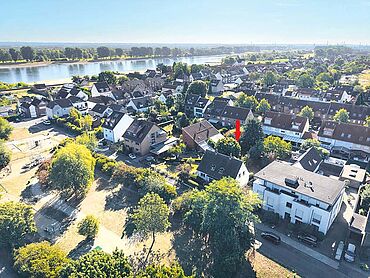 Foto 2 von 5 — Baugrundstück in Rheinnähe mit positivem Bauvorbescheid für ein Mehrfamilienhaus und Altbestand
