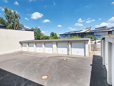 Foto 3 von 4 — Freistehendes ehem. Dienstgebäude mit 2 Garagengebäuden