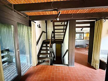 Foto 4 von 6 — Einfamilienhaus in Split-Level-Architektur und Einliegerwohnung