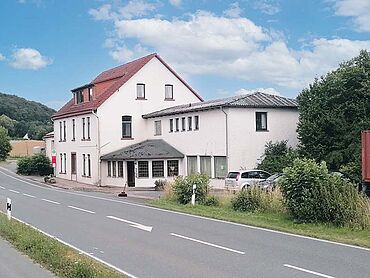 Foto 1 von 3 — Wohn- und Gewerbeobjekt in ländlich geprägter Umgebung
