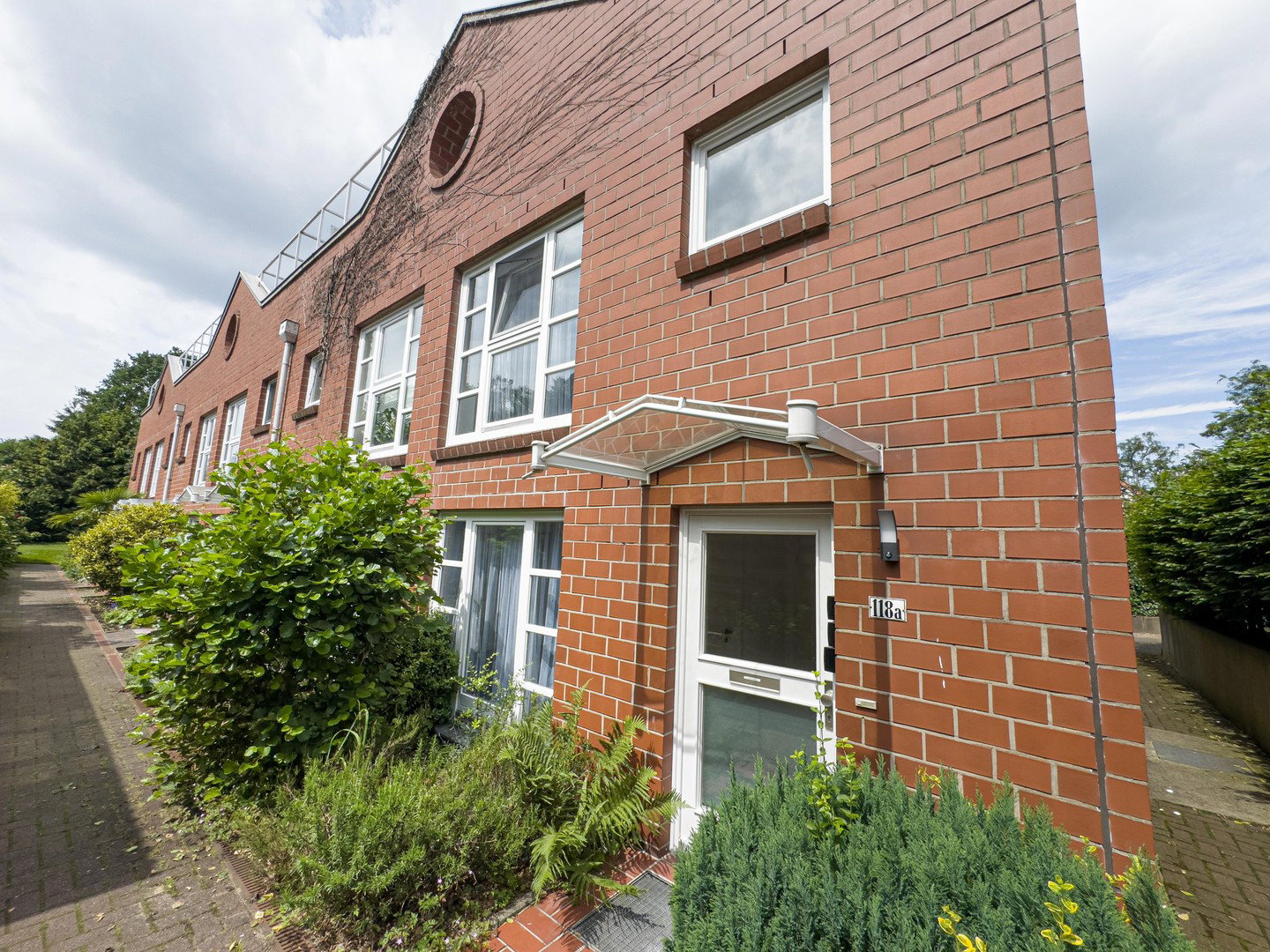 Foto 4 von 12 — Modernisiertes Endreihenhaus mit 2 Bädern und 2 Loggien – ideal für Eigennutzer oder Kapitalanleger