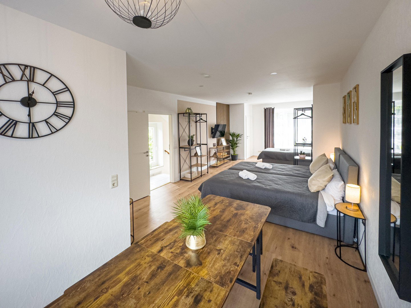 Foto 2 von 12 — Modernisiertes Endreihenhaus mit 2 Bädern und 2 Loggien – ideal für Eigennutzer oder Kapitalanleger