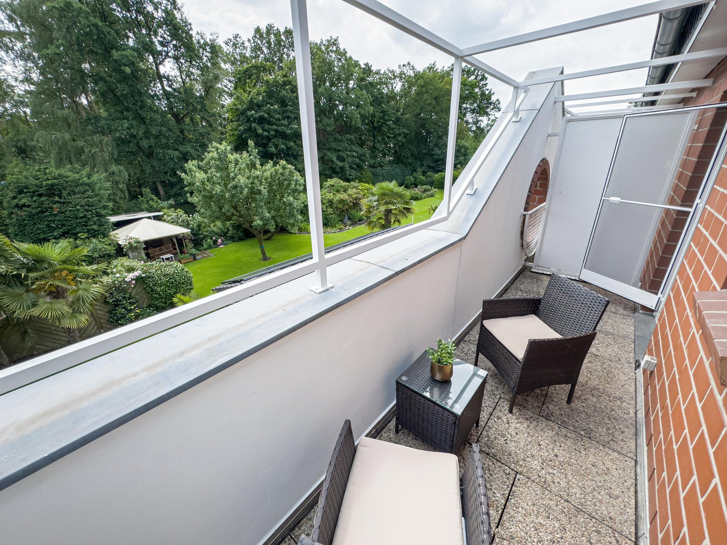 Foto 1 – Modernisiertes Endreihenhaus mit 2 Bädern und 2 Loggien – ideal für Eigennutzer oder Kapitalanleger
