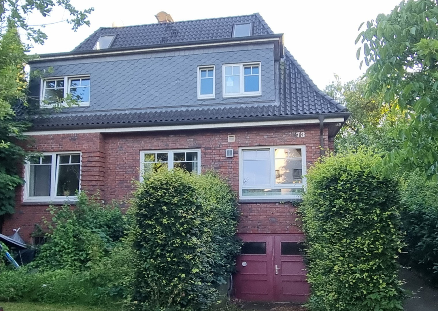 Foto 1 von 12 — Grüne Oase in urbaner Lage in Hamburg Niendorf - 960 m2 direkt an der U2 (ohne Makler)