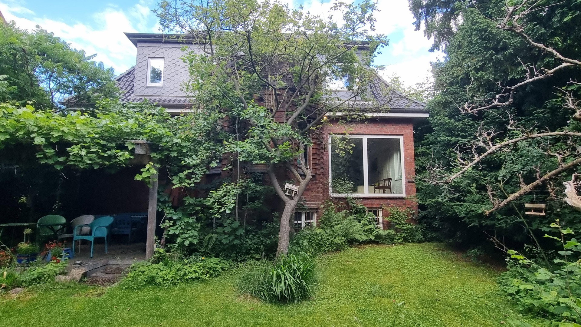 Foto 3 von 12 — Grüne Oase in urbaner Lage in Hamburg Niendorf - 960 m2 direkt an der U2 (ohne Makler)