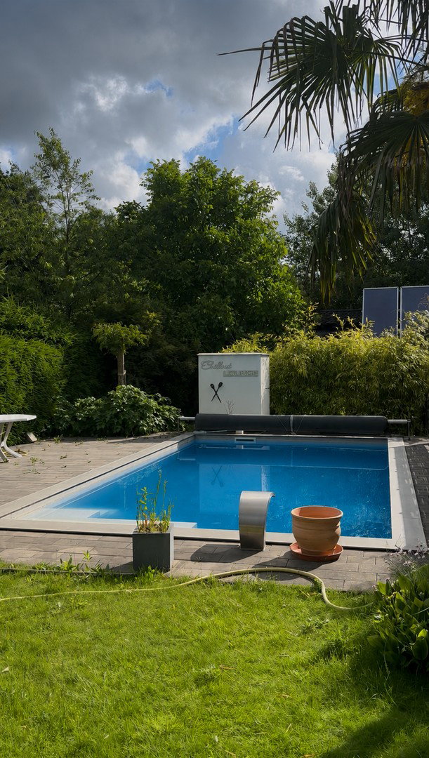 Foto 3 von 12 — Preisreduzierung!! Großzügiges Einfamilienhaus mit Pool