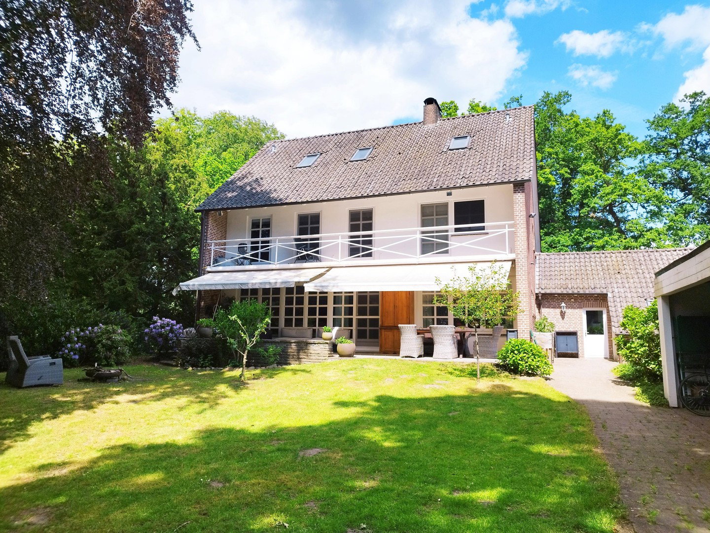 Foto 1 von 12 — Stilvolles Einfamilienhaus in Oberneuland