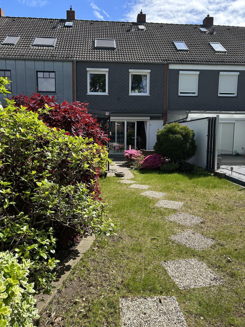 Foto 3 von 12 — Provisionsfrei RMH Wohnfläche 150qm Grundstück 230qm Kattenesch