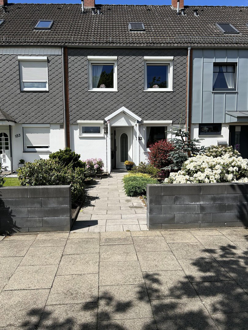 Foto 1 – Provisionsfrei RMH Wohnfläche 150qm Grundstück 230qm Kattenesch