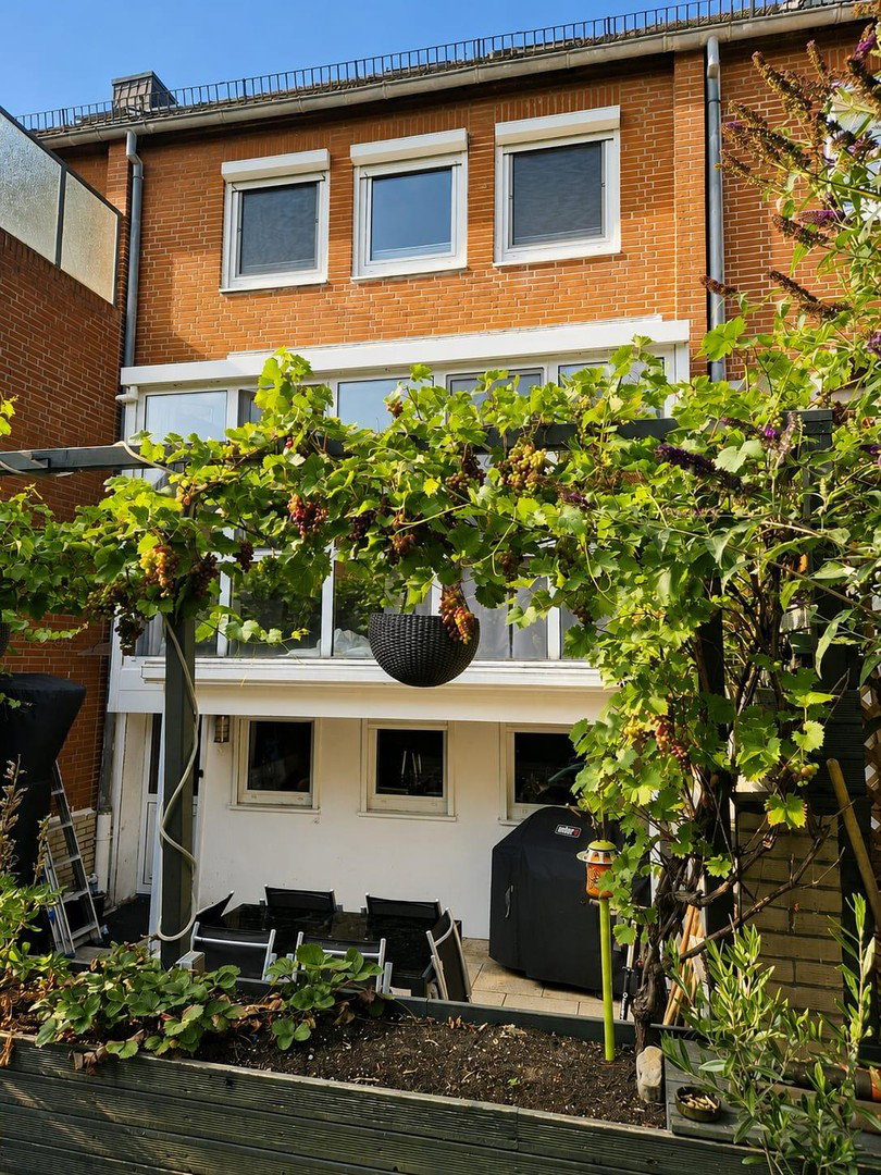 Foto 2 von 12 — RESERVIERT - Provisionsfrei - Großzügiges Reihenmittelhaus in Bremen-Osterholz