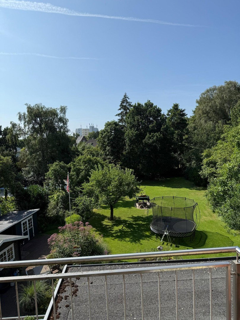 Foto 10 von 12 — Stilvolles Einfamilienhaus mit 1.800 m2 Südgrundstück und hochwertiger Ausstattung