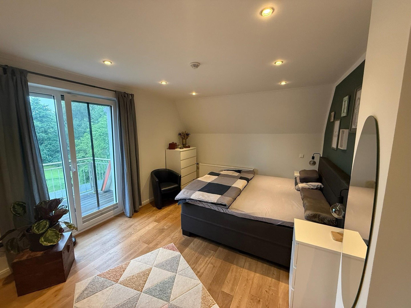 Foto 9 von 12 — Stilvolles Einfamilienhaus mit 1.800 m2 Südgrundstück und hochwertiger Ausstattung