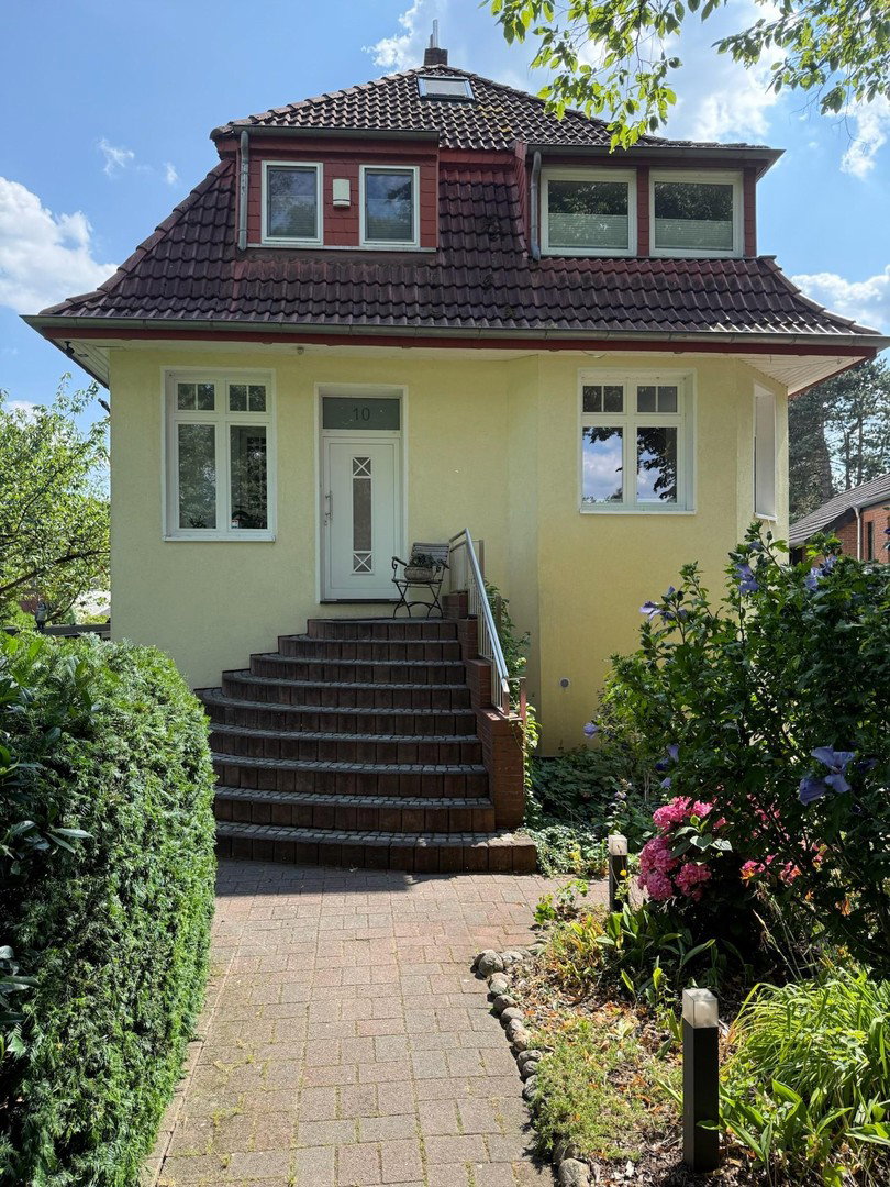 Foto 3 von 12 — Stilvolles Einfamilienhaus mit 1.800 m2 Südgrundstück und hochwertiger Ausstattung