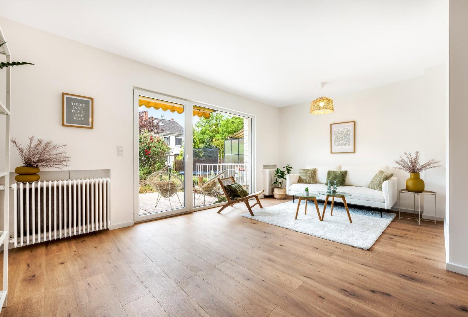 Foto 1 von 12 — Frisch renoviertes Familienglück mit 5 Zimmern und Garten in Bremen-Vegesack