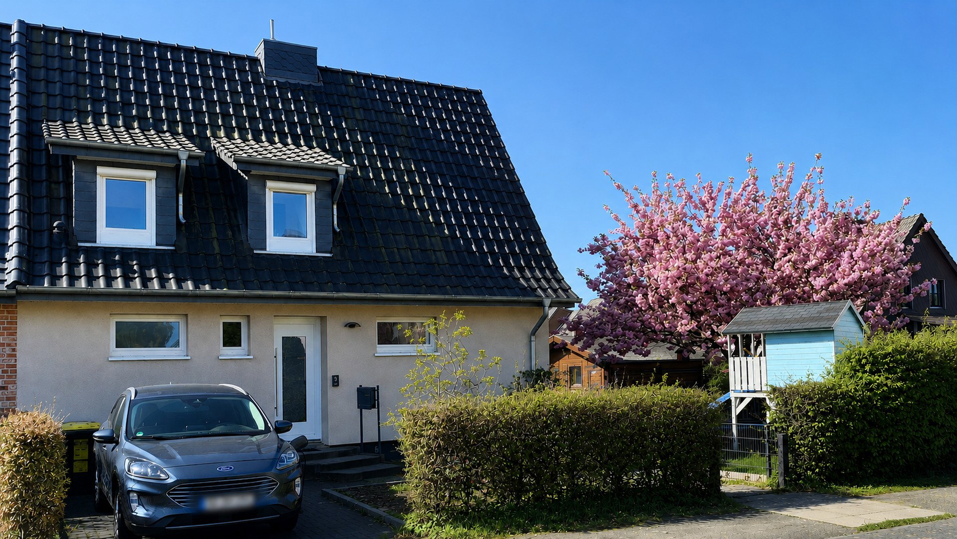 Foto 1 von 12 — Modernisierte Doppelhaushälfte mit Sonnenterrasse – provisionsfrei