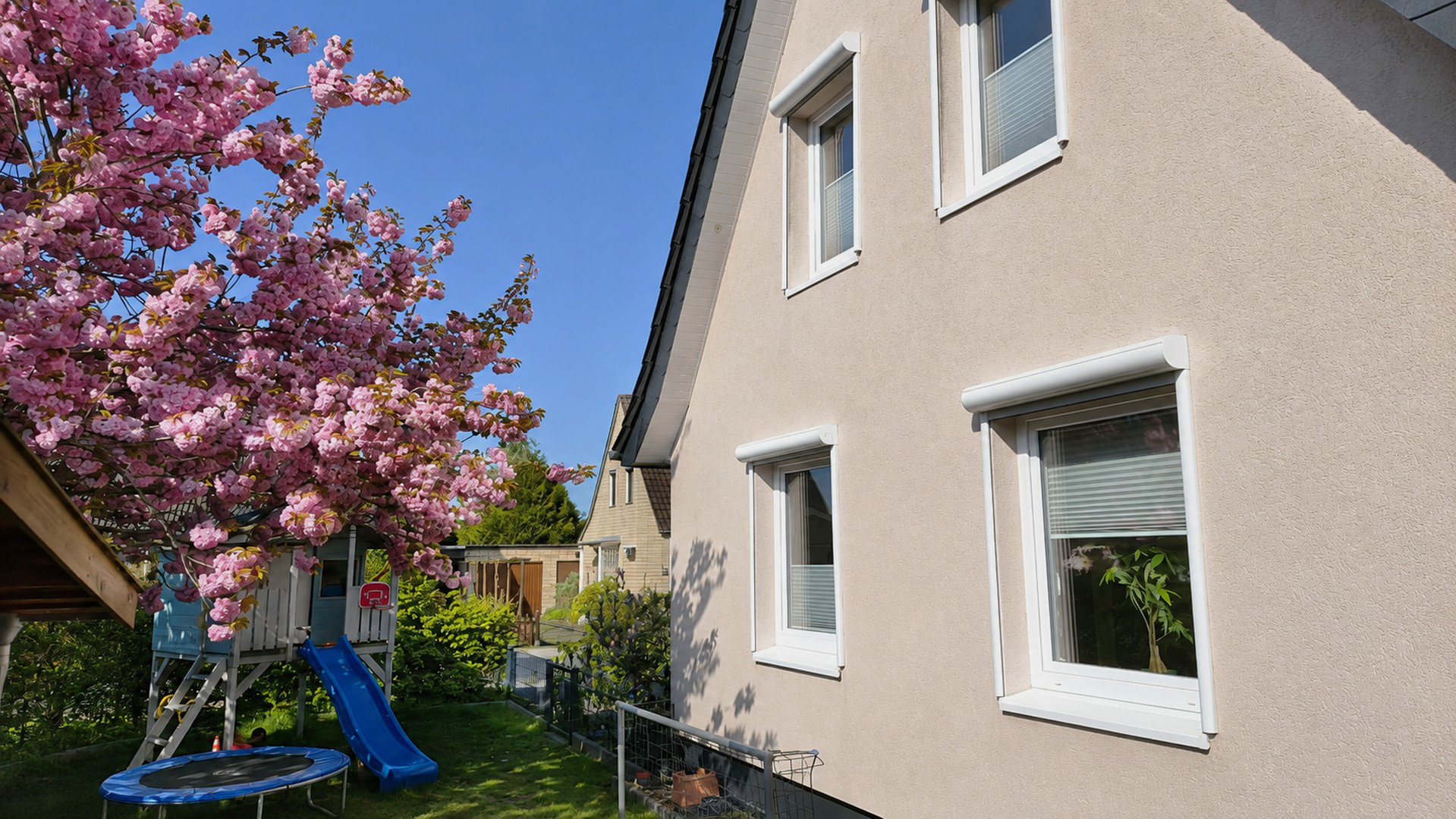 Foto 3 von 12 — Modernisierte Doppelhaushälfte mit Sonnenterrasse – provisionsfrei