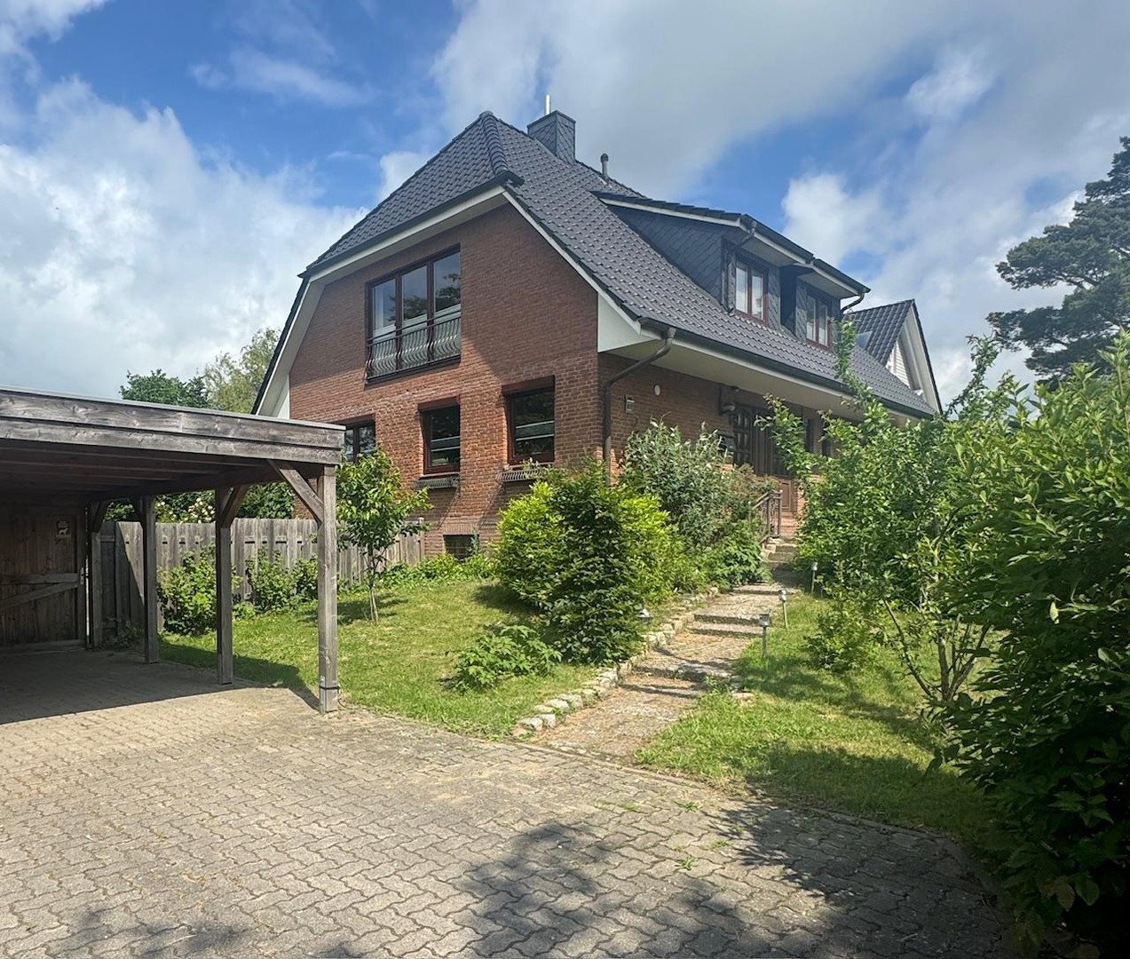 Foto 1 von 12 — modernisiertes Ein-/Zweifamilienhaus mit Feldblick - PROVISIONSFREI