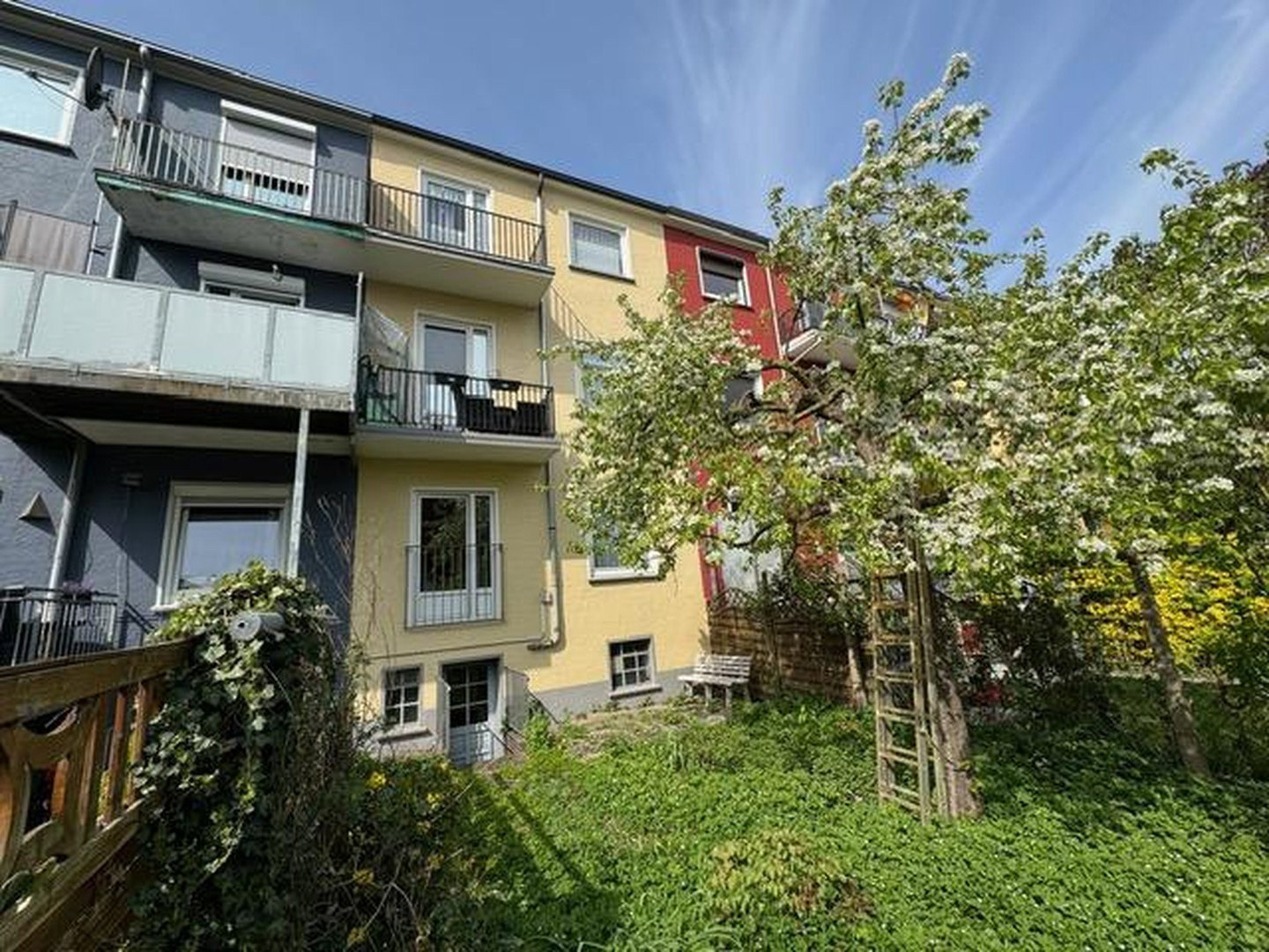 Foto 5 von 12 — Kleines MFH mit drei Wohnungen und Garten - Bremen-Osterfeuerberg