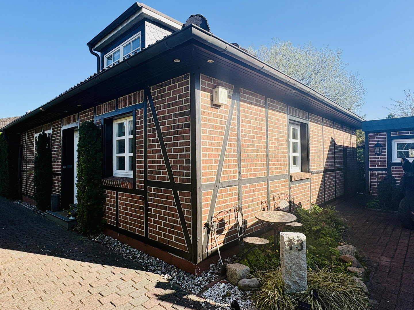 Foto 1 von 12 — Charmantes Fachwerkhaus in Bergstedt