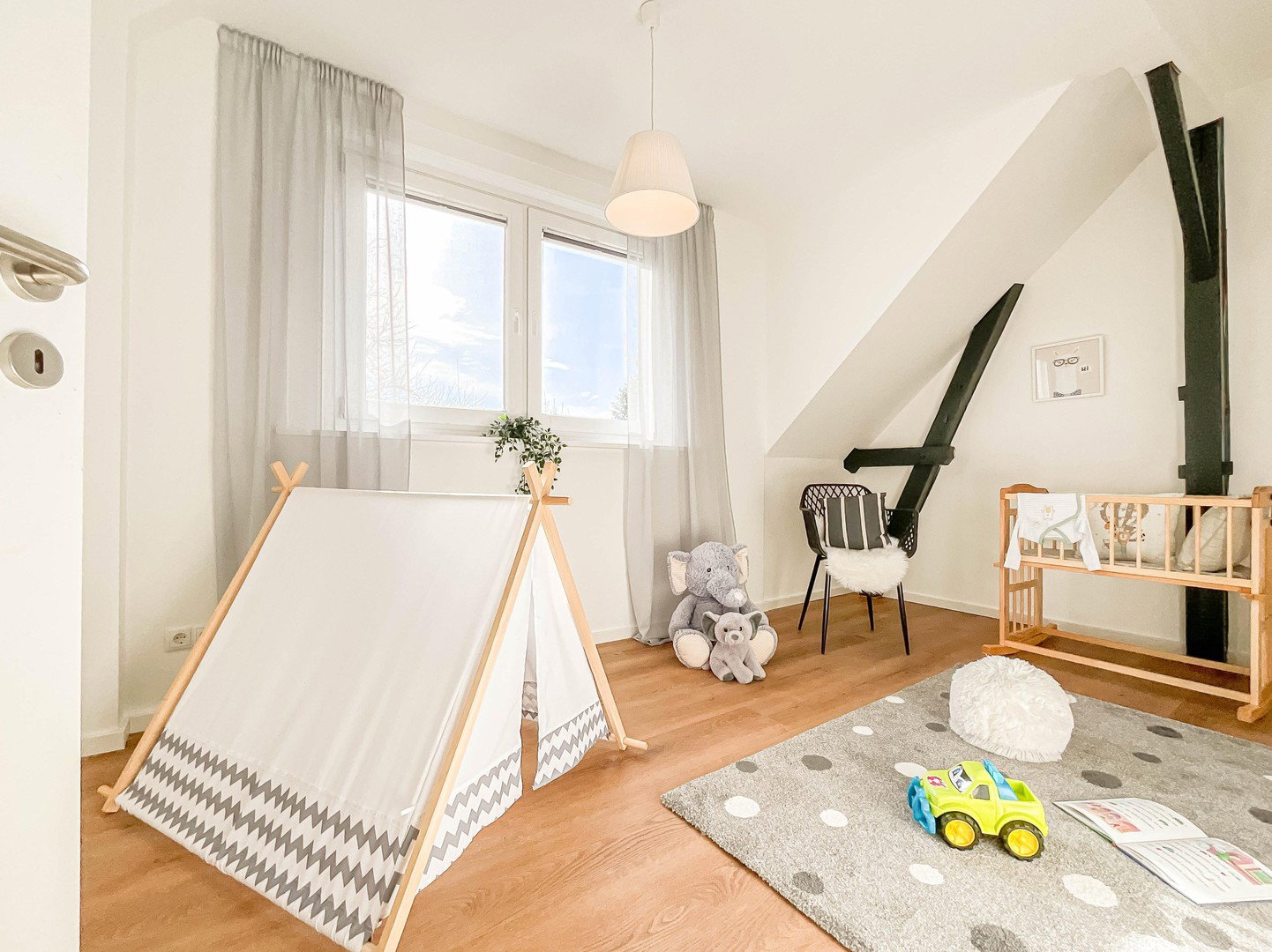 Foto 8 von 11 — Bezugfertig renoviertes EFH am Niendorfer Marktplatz