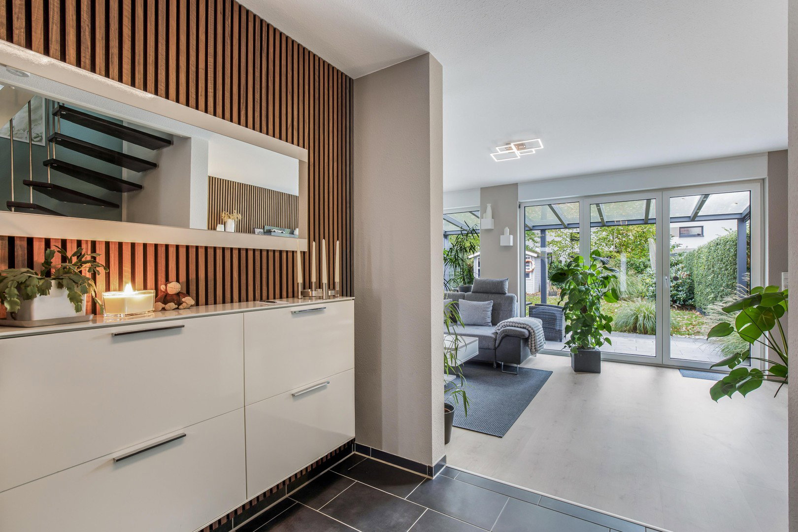 Foto 4 von 12 — Gepflegte Doppelhaushälfte mit Südgarten, überdachter Terrasse & Doppel-Carport – provisionsfrei