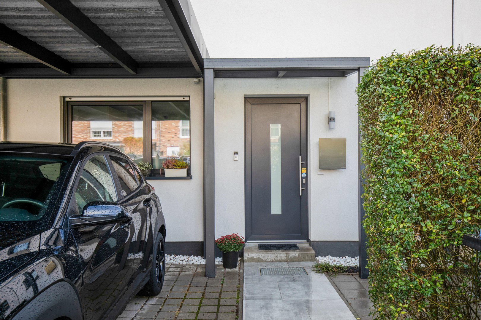 Foto 2 von 12 — Gepflegte Doppelhaushälfte mit Südgarten, überdachter Terrasse & Doppel-Carport – provisionsfrei