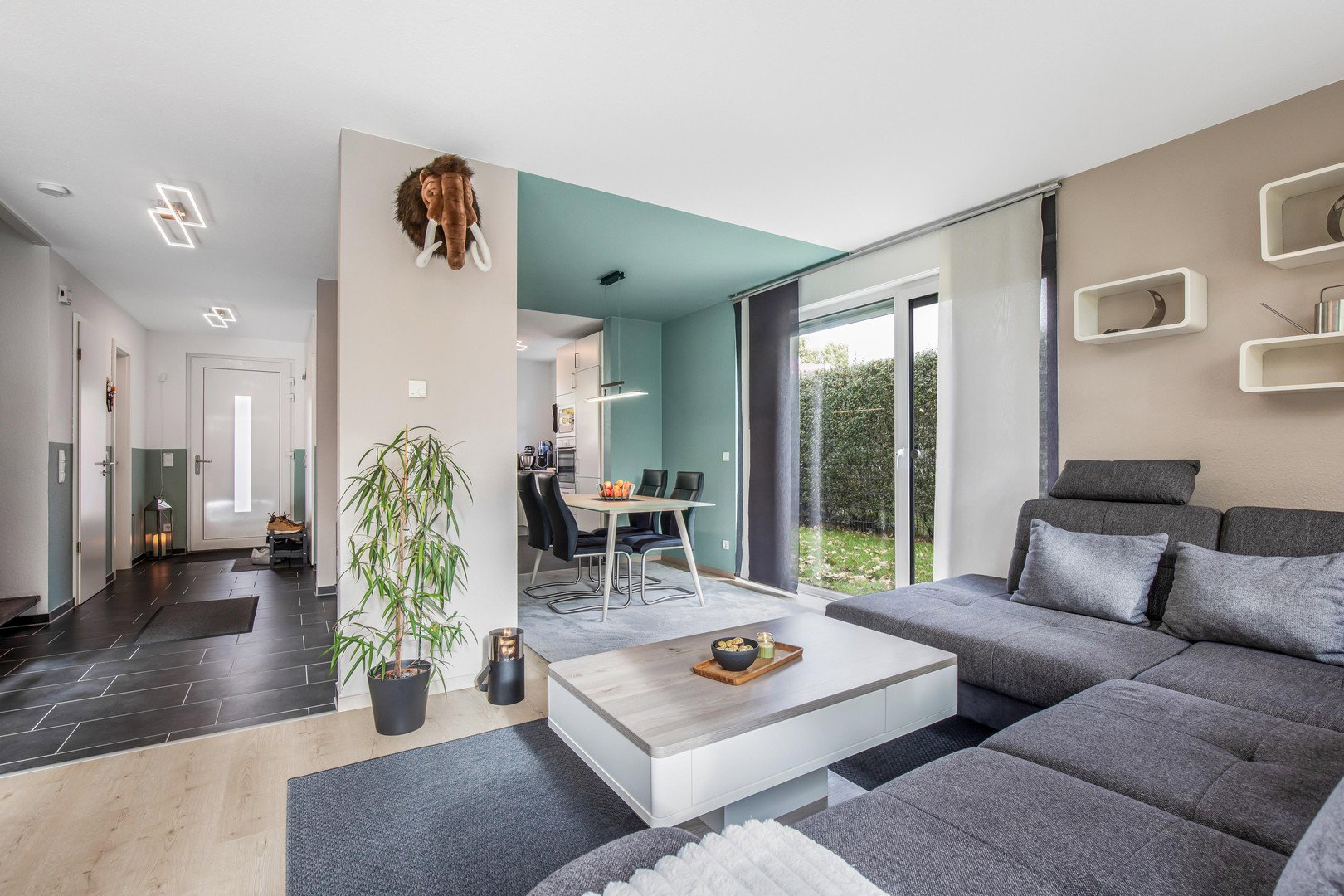 Foto 6 von 12 — Gepflegte Doppelhaushälfte mit Südgarten, überdachter Terrasse & Doppel-Carport – provisionsfrei