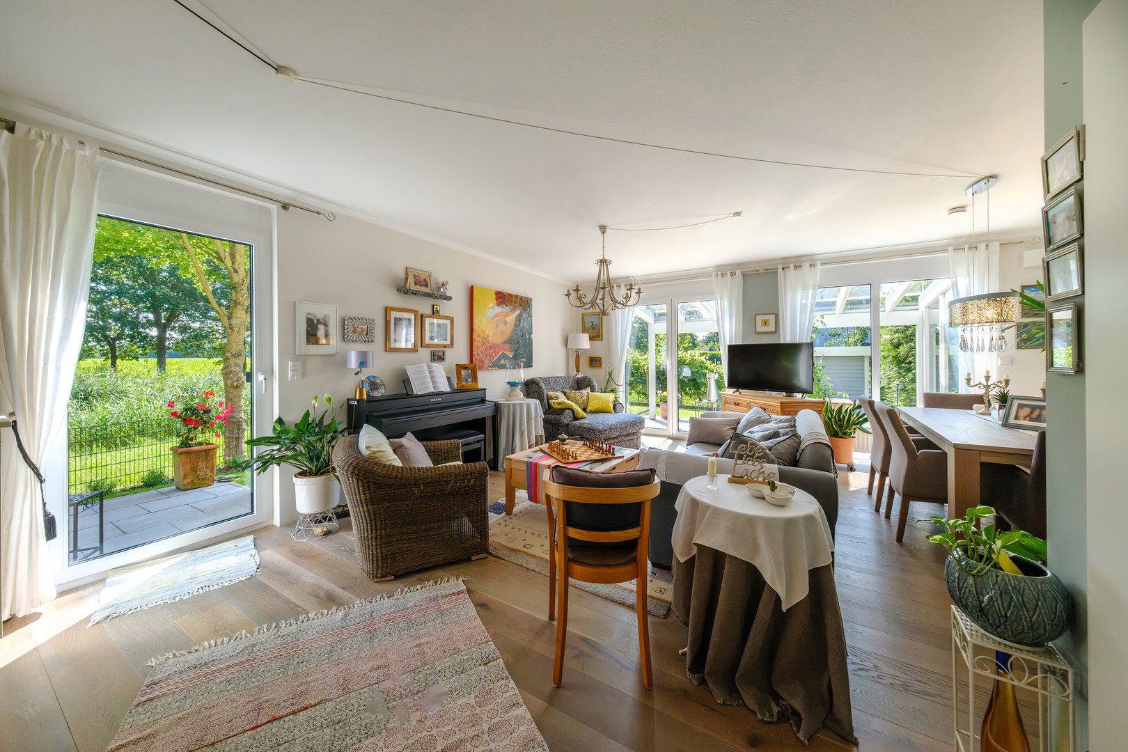 Foto 10 von 12 — Oberneuland: Neuwertiges Reiheneckhaus mit Grünblick, Dachterrasse – provisionsfrei