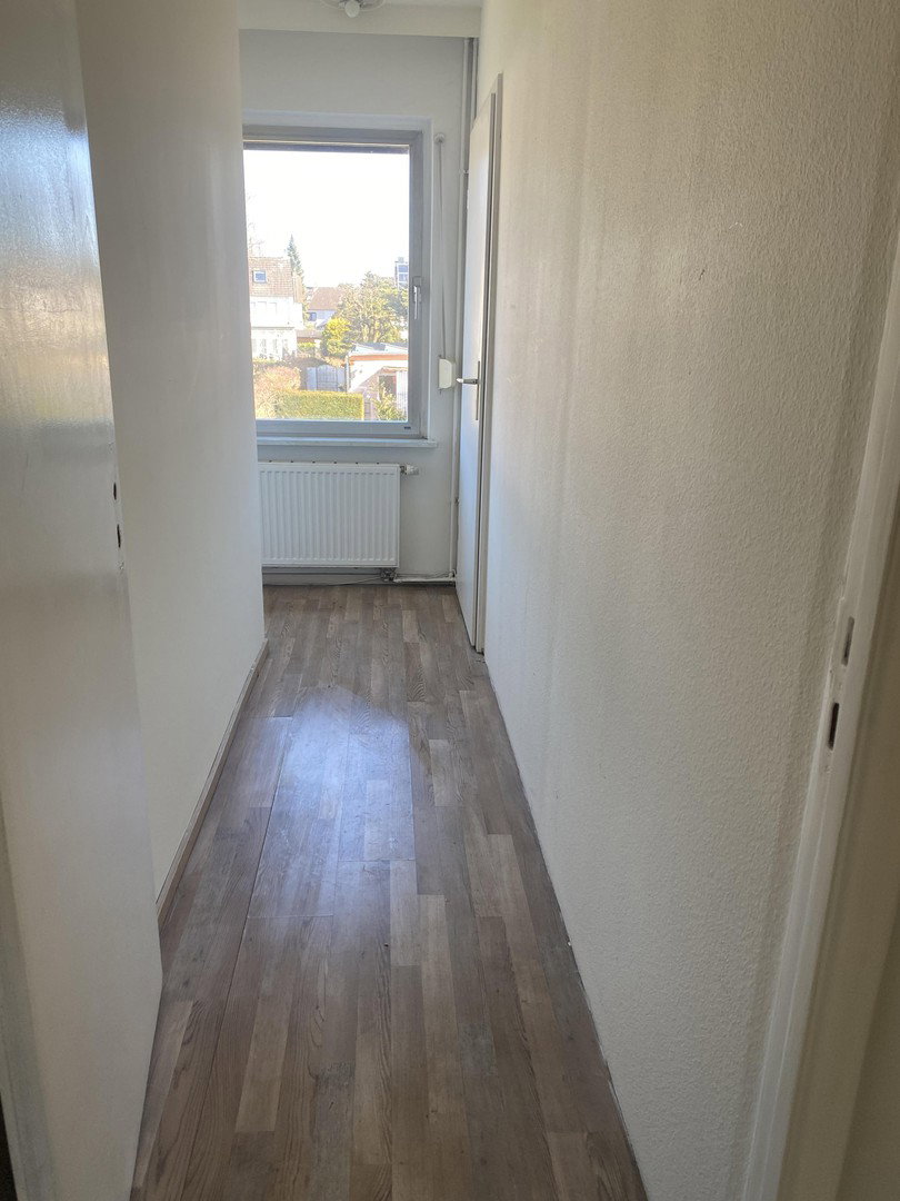 Foto 10 von 12 — Reihenmittelhaus mit eigenem Garten in Farmsen – Provisionsfrei & Preisattraktiv