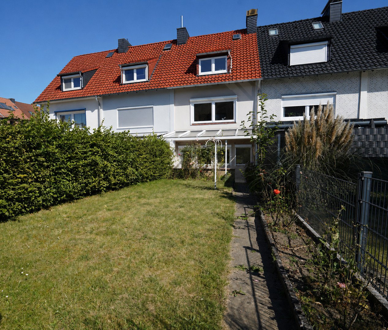 Foto 1 von 12 — Einziehen & wohlfühlen – modernisiertes Reihenhaus