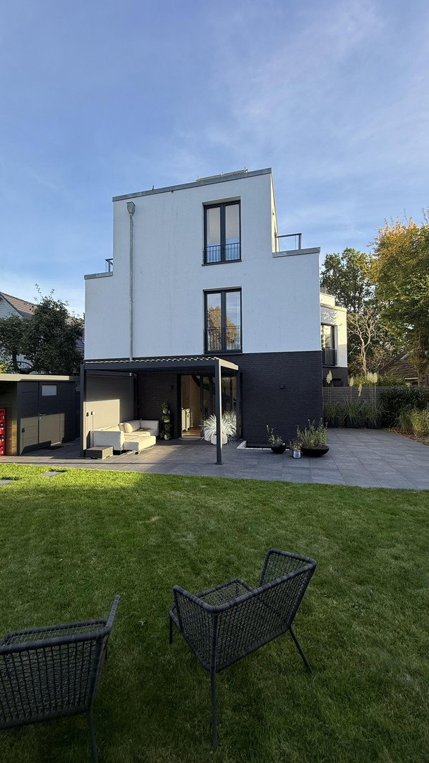 Foto 1 von 12 — Modernes Endhaus am Brabandkanal - großer Privatgarten, Wärmepumpe und Spa