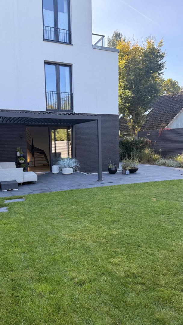 Foto 2 von 12 — Modernes Endhaus am Brabandkanal - großer Privatgarten, Wärmepumpe und Spa