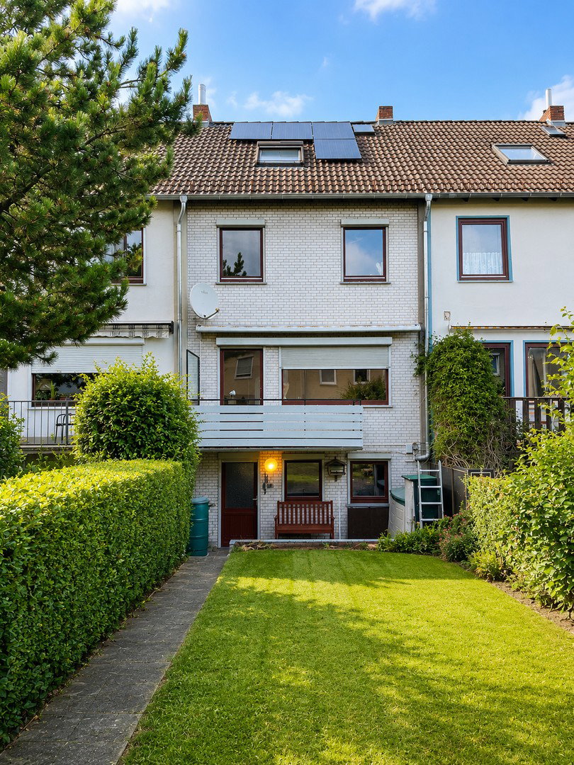 Foto 1 von 12 — Großes Reihenhaus, AUCH OHNE EIGENKAPITAL, Provisionsfrei, neue Heizung, PV