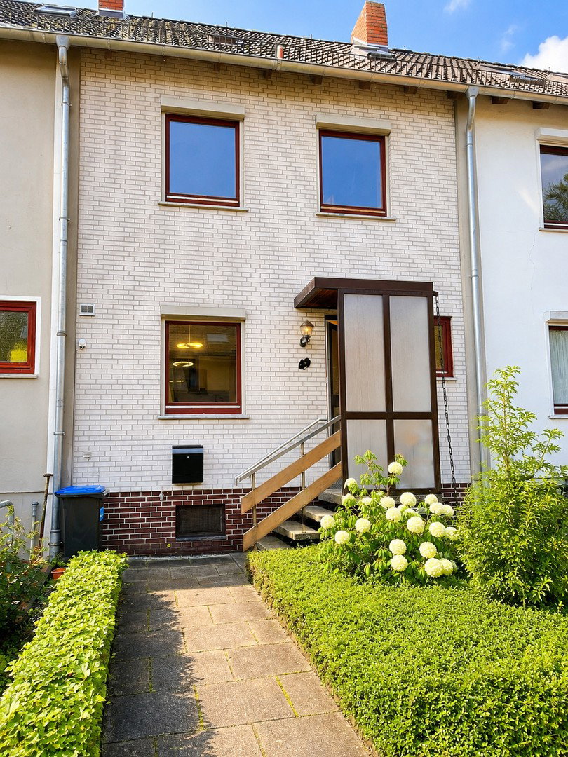 Foto 2 von 12 — Großes Reihenhaus, AUCH OHNE EIGENKAPITAL, Provisionsfrei, neue Heizung, PV