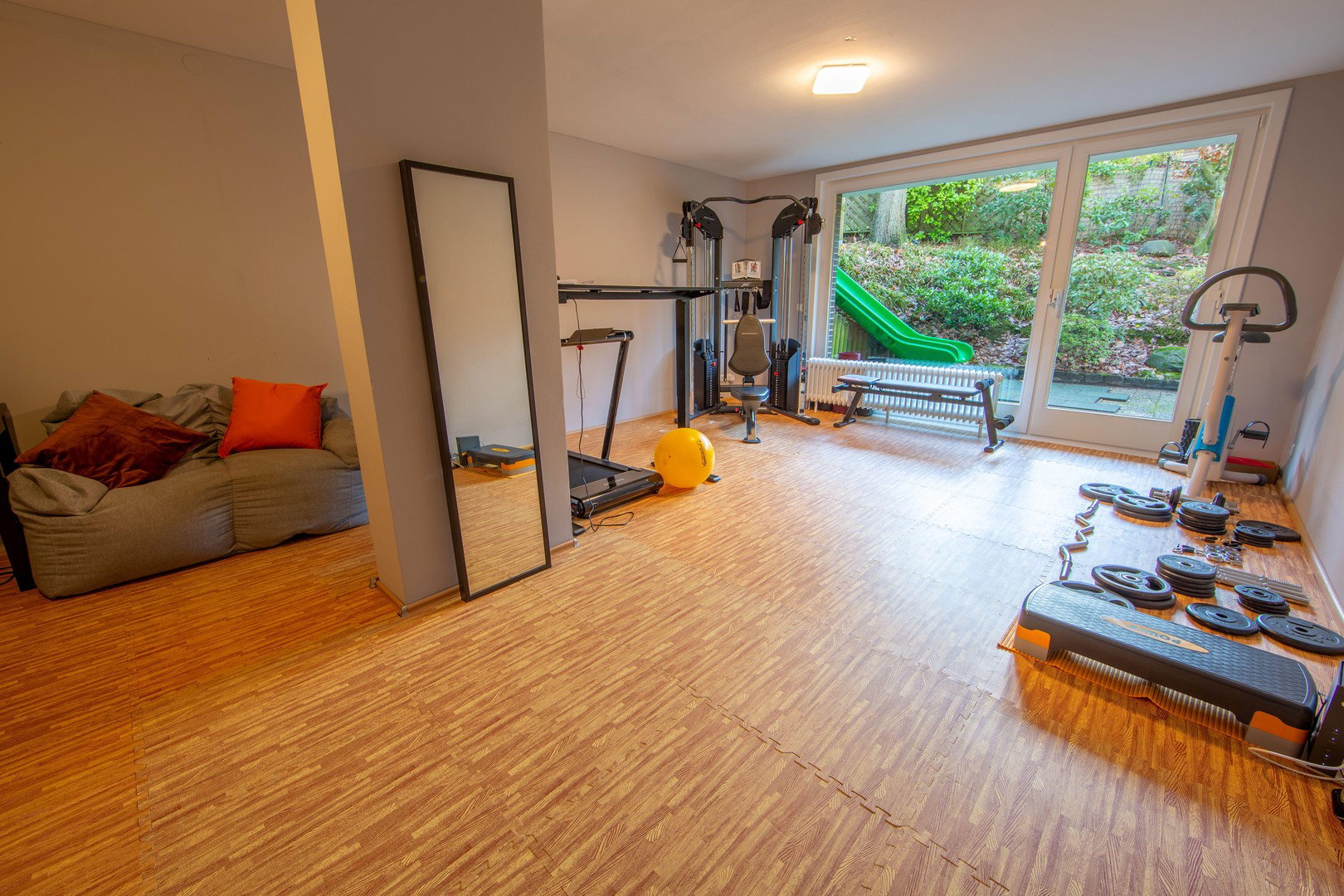 Foto 10 von 12 — Großzügiges Einfamilienhaus in bester Lage mit tollem Garten