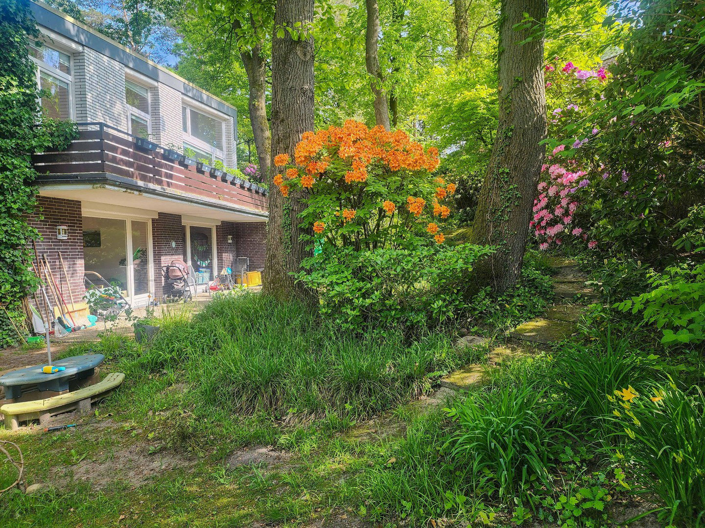 Foto 1 von 12 — Großzügiges Einfamilienhaus in bester Lage mit tollem Garten