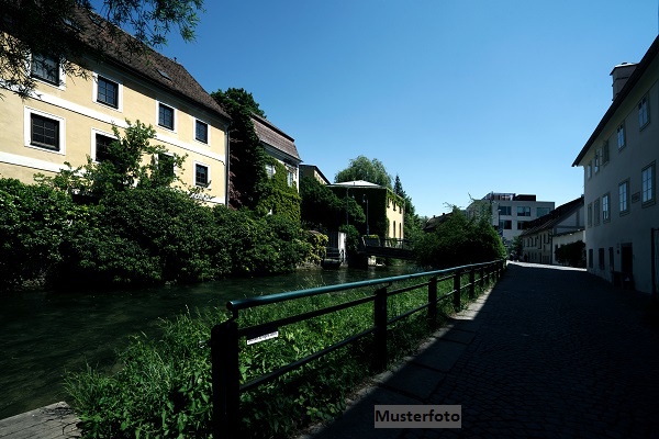 Foto 1 von 1 — Vierfamilienhaus-Altbau mit Fertigstellungsbedarf