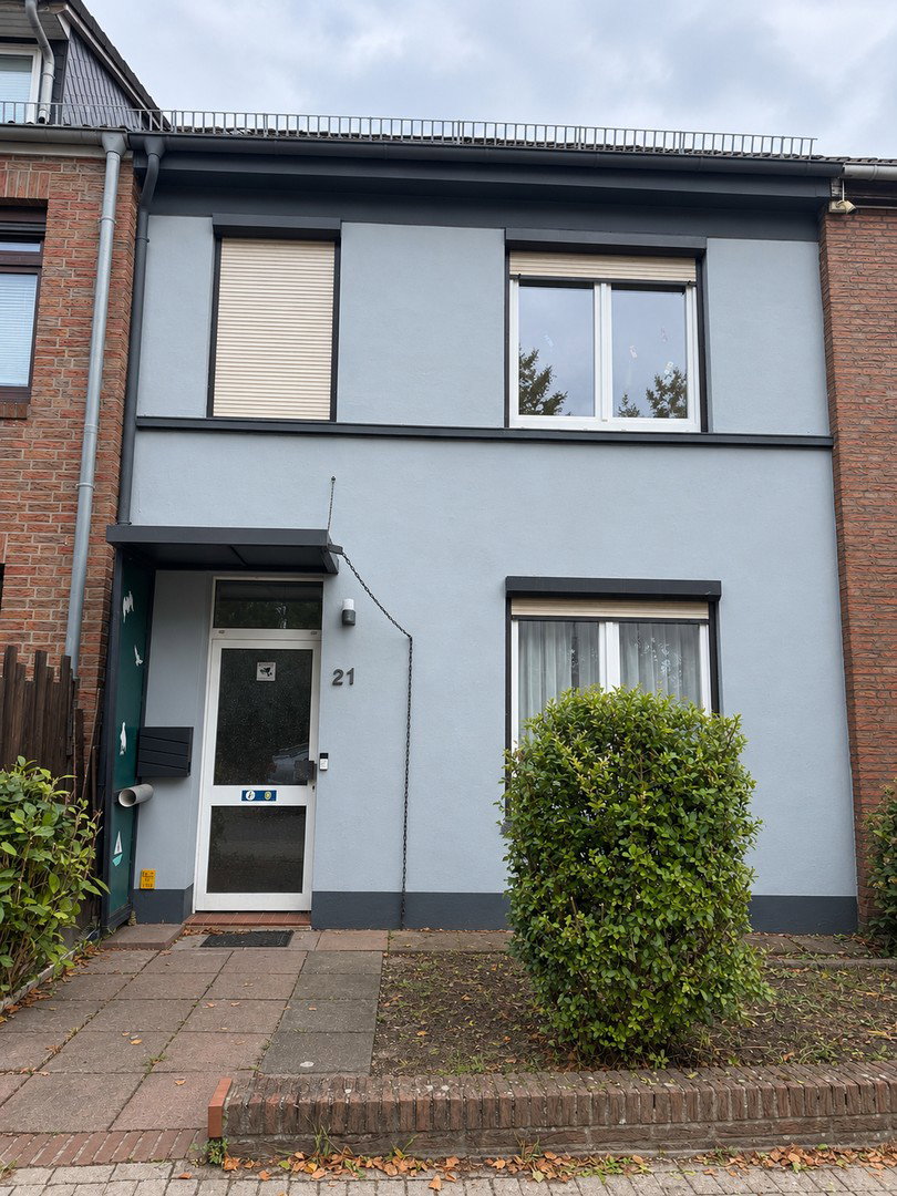 Foto 1 von 12 — Modernisiertes 5-Zimmer-Reihenmittelhaus in Bremen-Hastedt mit Garten, Terrasse & 2 Bädern