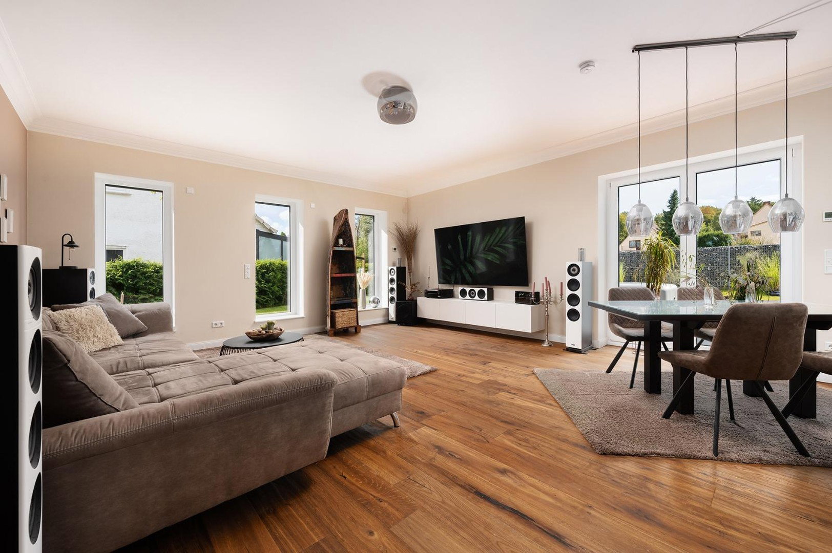 Foto 4 von 12 — Luxuriöser Bungalow direkt an der Landesgrenze zu Schwanewede ** 719.000 VB oder Preisvorschlag**