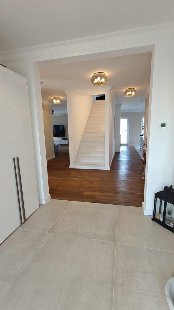 Foto 2 von 12 — Luxuriöser Bungalow direkt an der Landesgrenze zu Schwanewede ** 719.000 VB oder Preisvorschlag**
