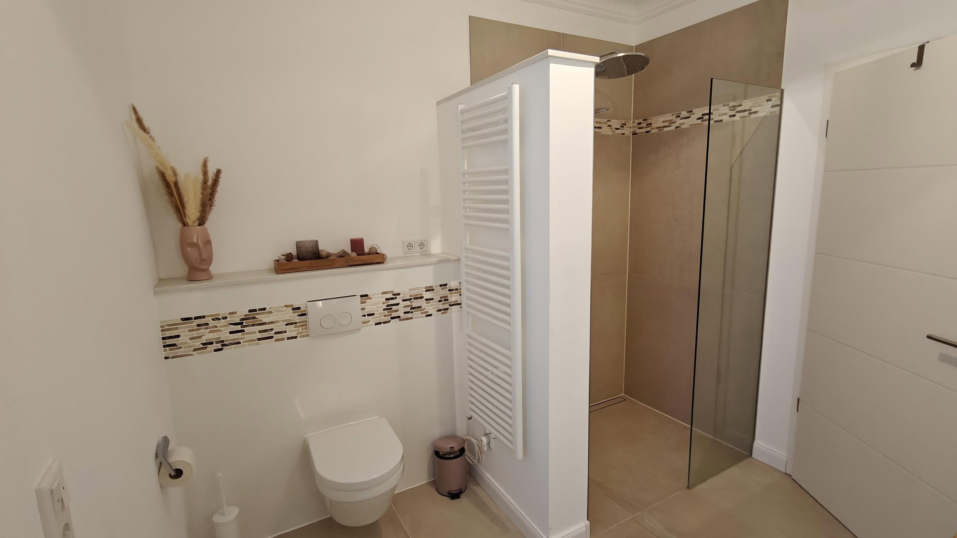 Foto 7 von 12 — Luxuriöser Bungalow direkt an der Landesgrenze zu Schwanewede ** 719.000 VB oder Preisvorschlag**