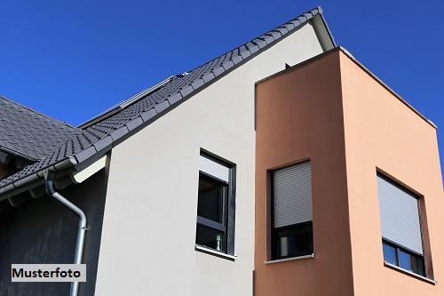 Foto 1 von 1 — Wohnen mit Luxusfaktor: Einfamilienhaus mit Pool und Doppelgarage