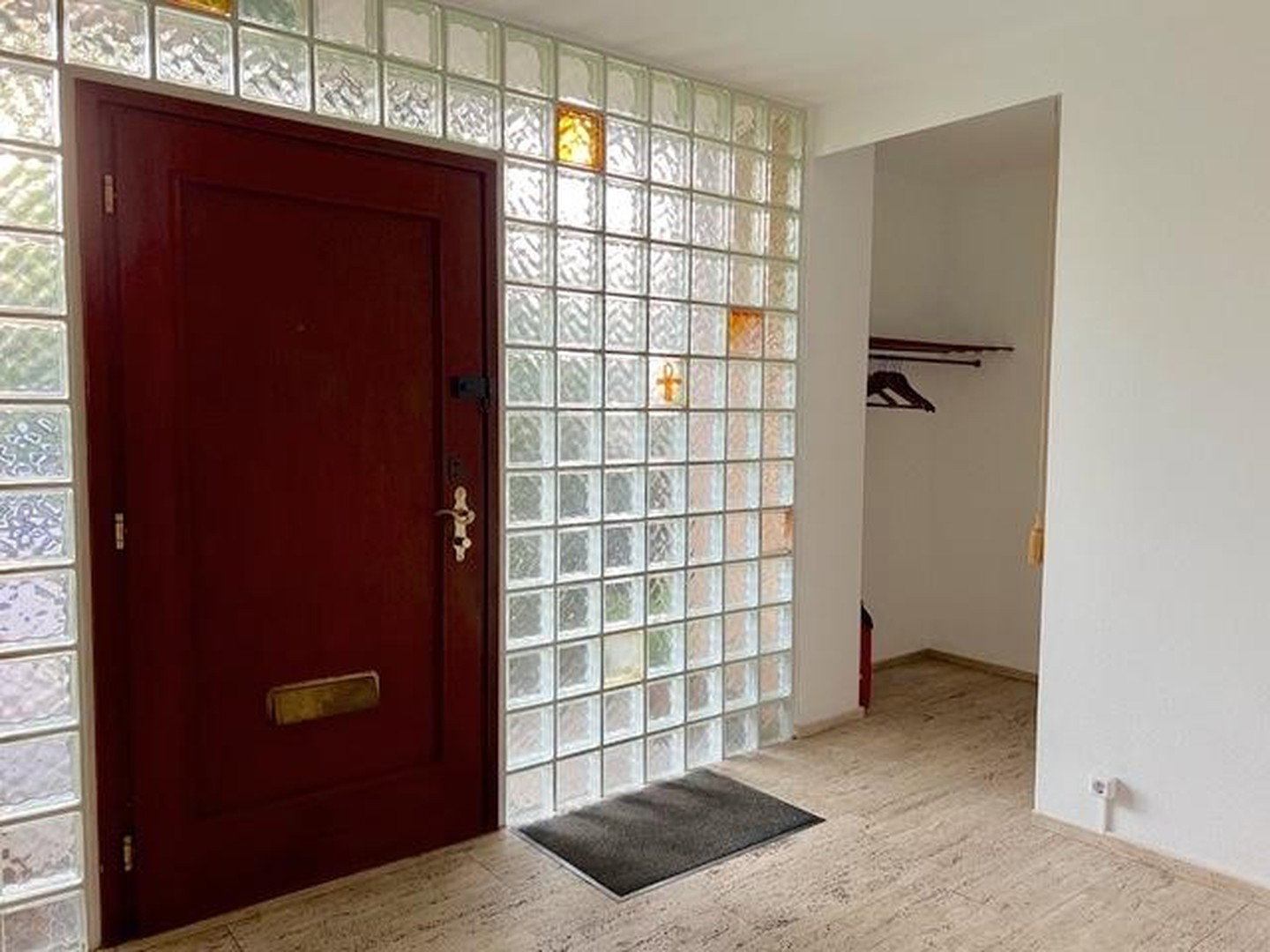 Foto 3 von 12 — Rissen - Bungalow mit Entwicklungspotential **courtagefrei**