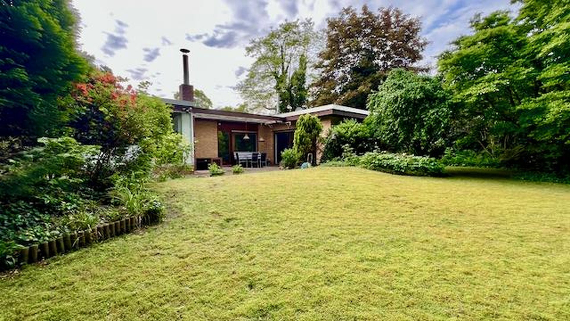 Foto 2 von 12 — Rissen - Bungalow mit Entwicklungspotential **courtagefrei**