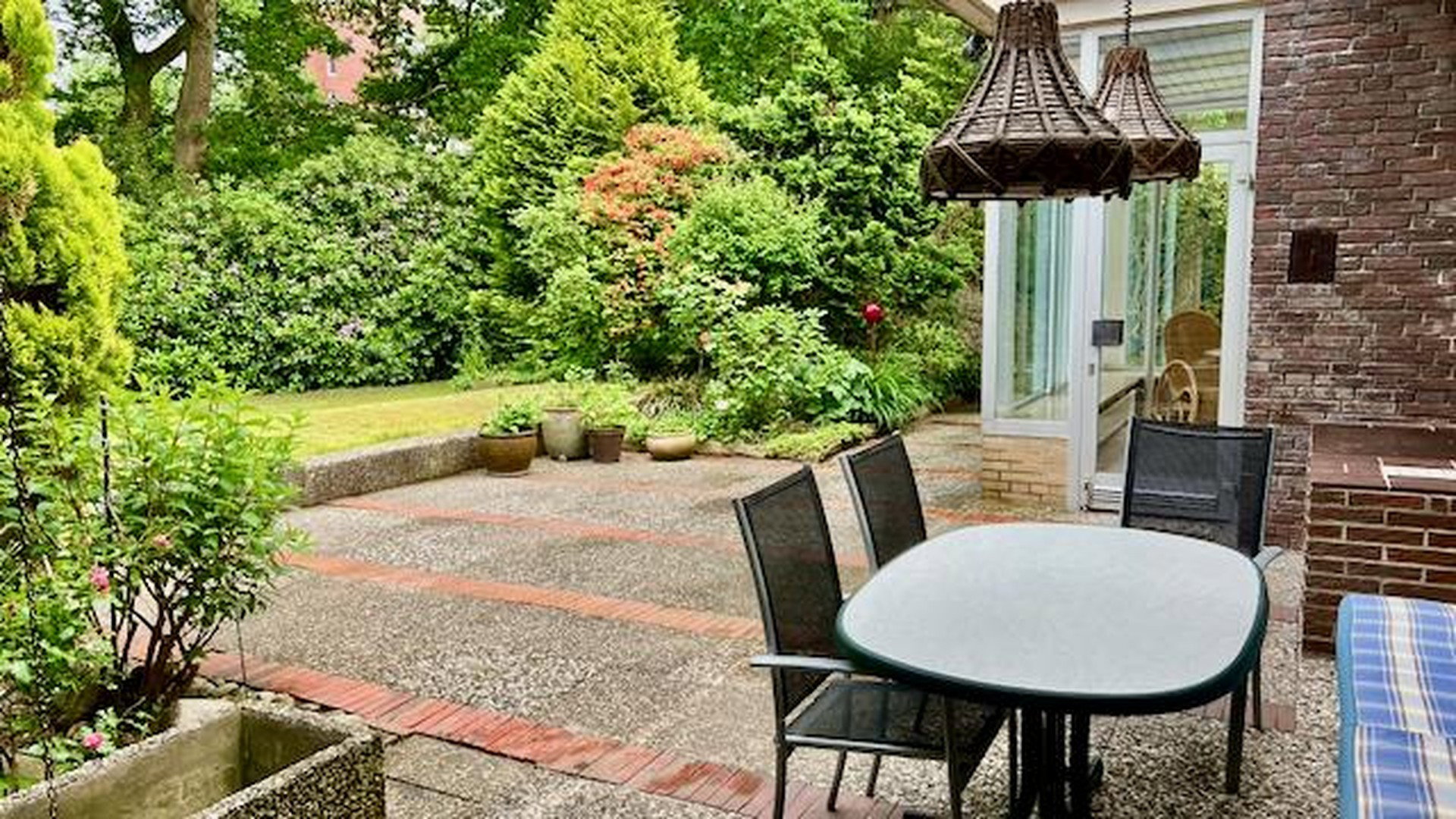 Foto 11 von 12 — Rissen - Bungalow mit Entwicklungspotential **courtagefrei**