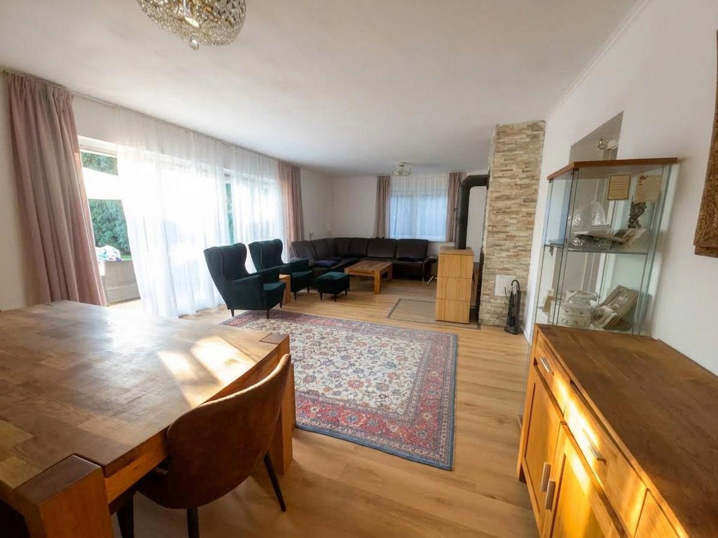 Foto 8 von 12 — Saniertes Einfamilienhaus mit großem, uneinsehbarem Grundstück in Hamburg-Lurup - provisionsfrei