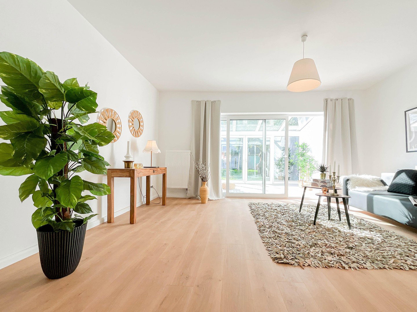 Foto 2 von 10 — Viel Platz für die Familie – saniertes Reihenhaus mit Wintergarten - sofort bezugsfrei