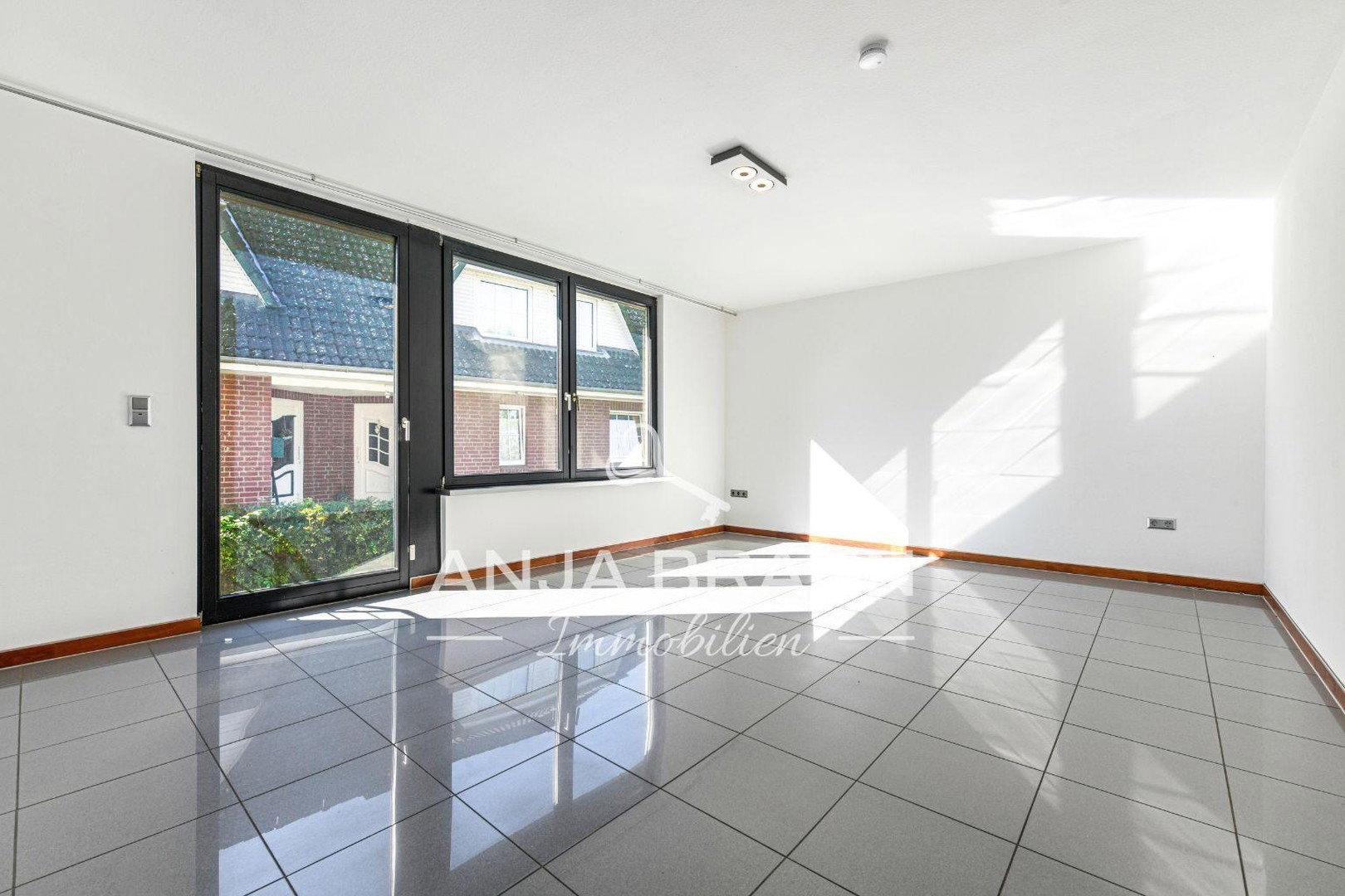 Foto 6 von 12 — Freistehend in Schnelsen | ca. 247 m² Wohn- u. Nutzfläche