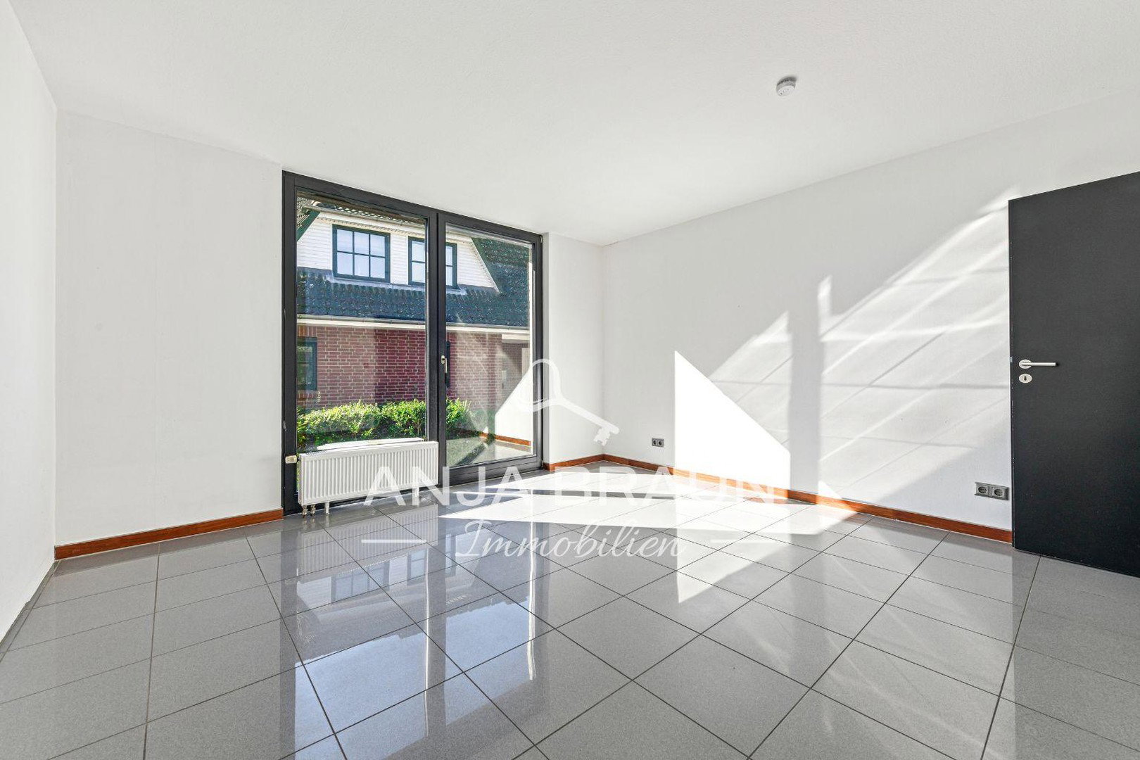 Foto 8 von 12 — Freistehend in Schnelsen | ca. 247 m² Wohn- u. Nutzfläche